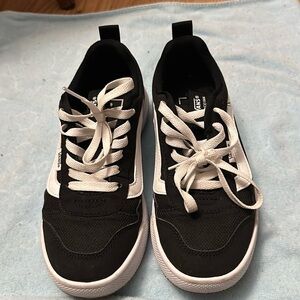 Ultra Range Vans size 6.5
